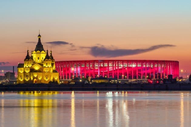 Огни вечернего Нижнего: кремль, Стрелка и Рождественская